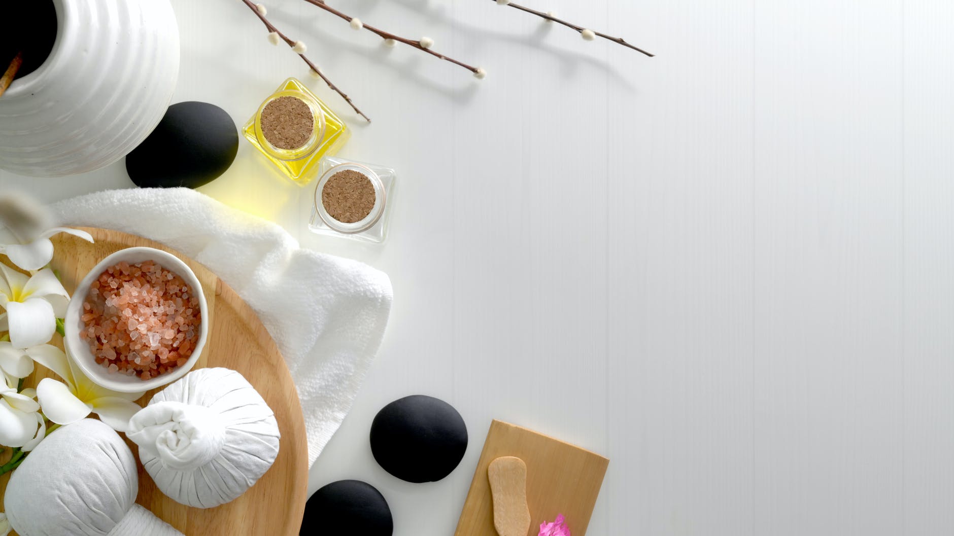 You are currently viewing How does massage therapy work?