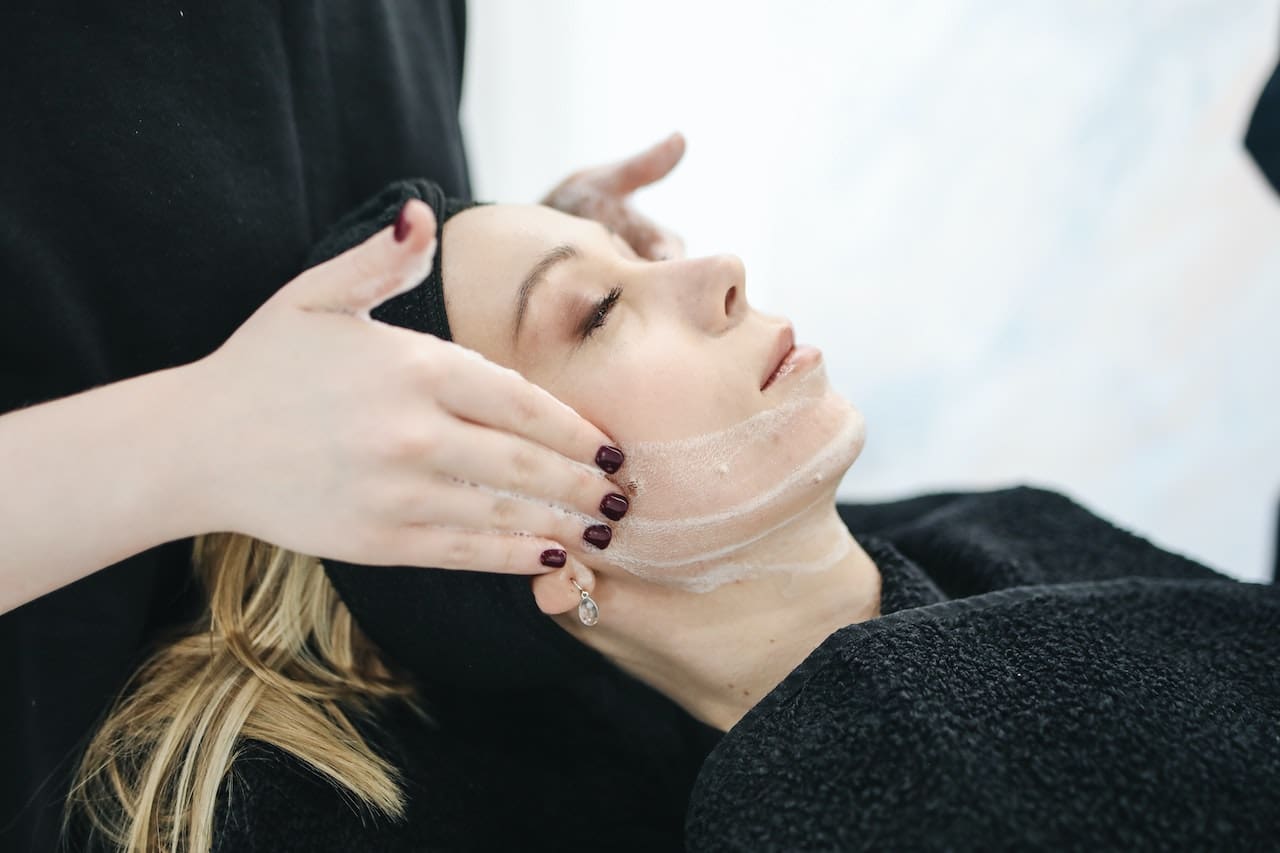 You are currently viewing Surprising Health Benefits Of Facial Treatments