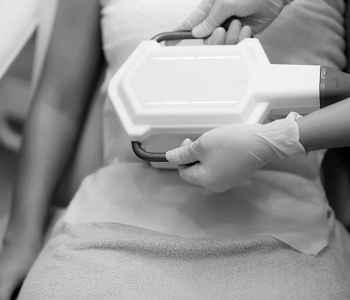 laser-lipo-vs-coolsculpting-fat-reduction