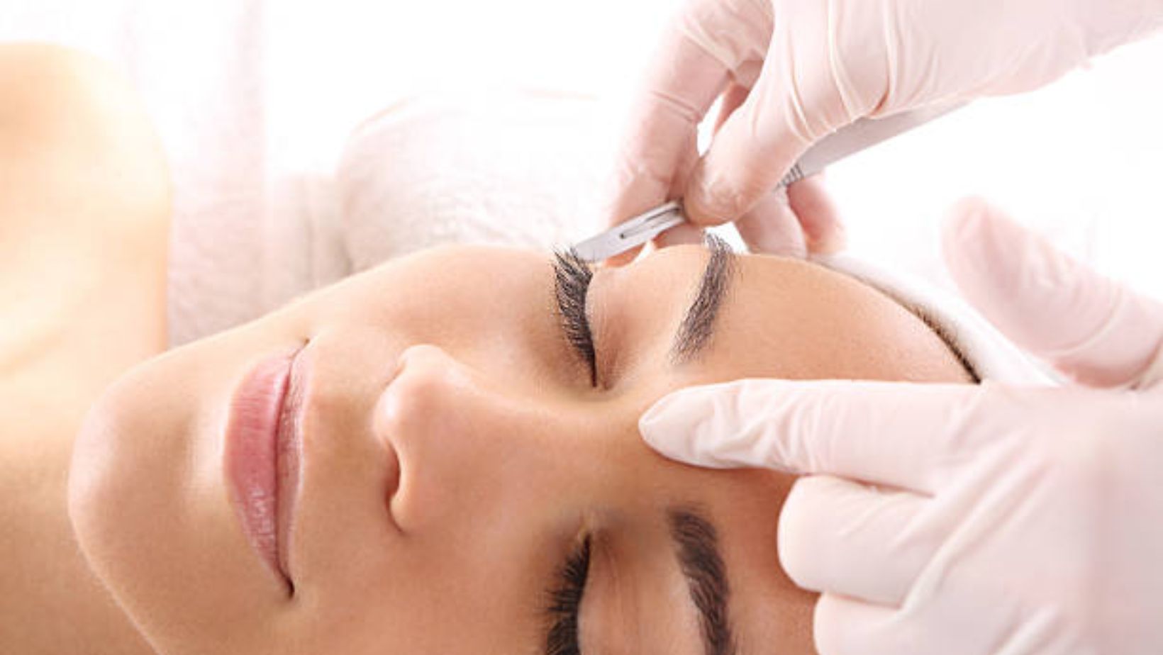 You are currently viewing Is Dermaplaning Safe For All Skin Types?